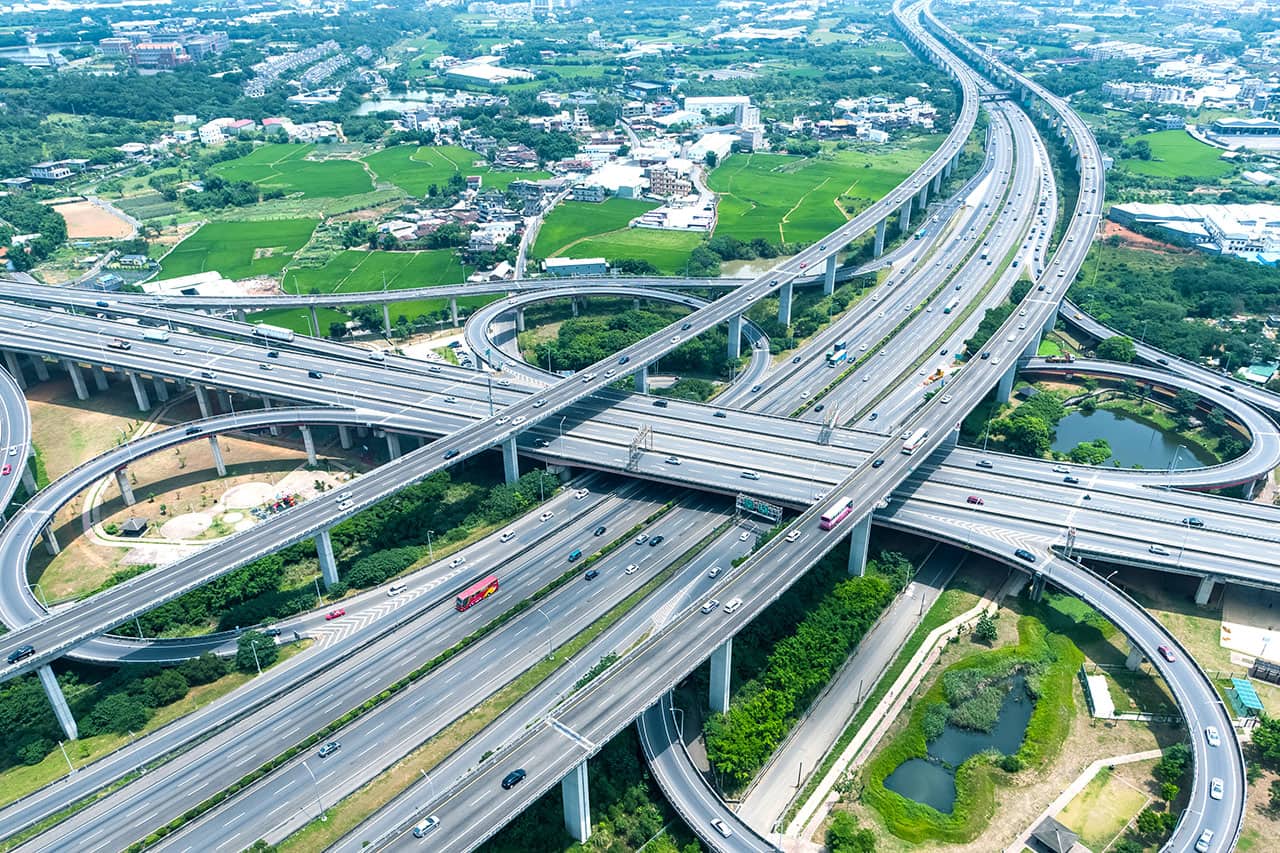 國道快速系統<span>高速串聯 縱遊全台</span>
